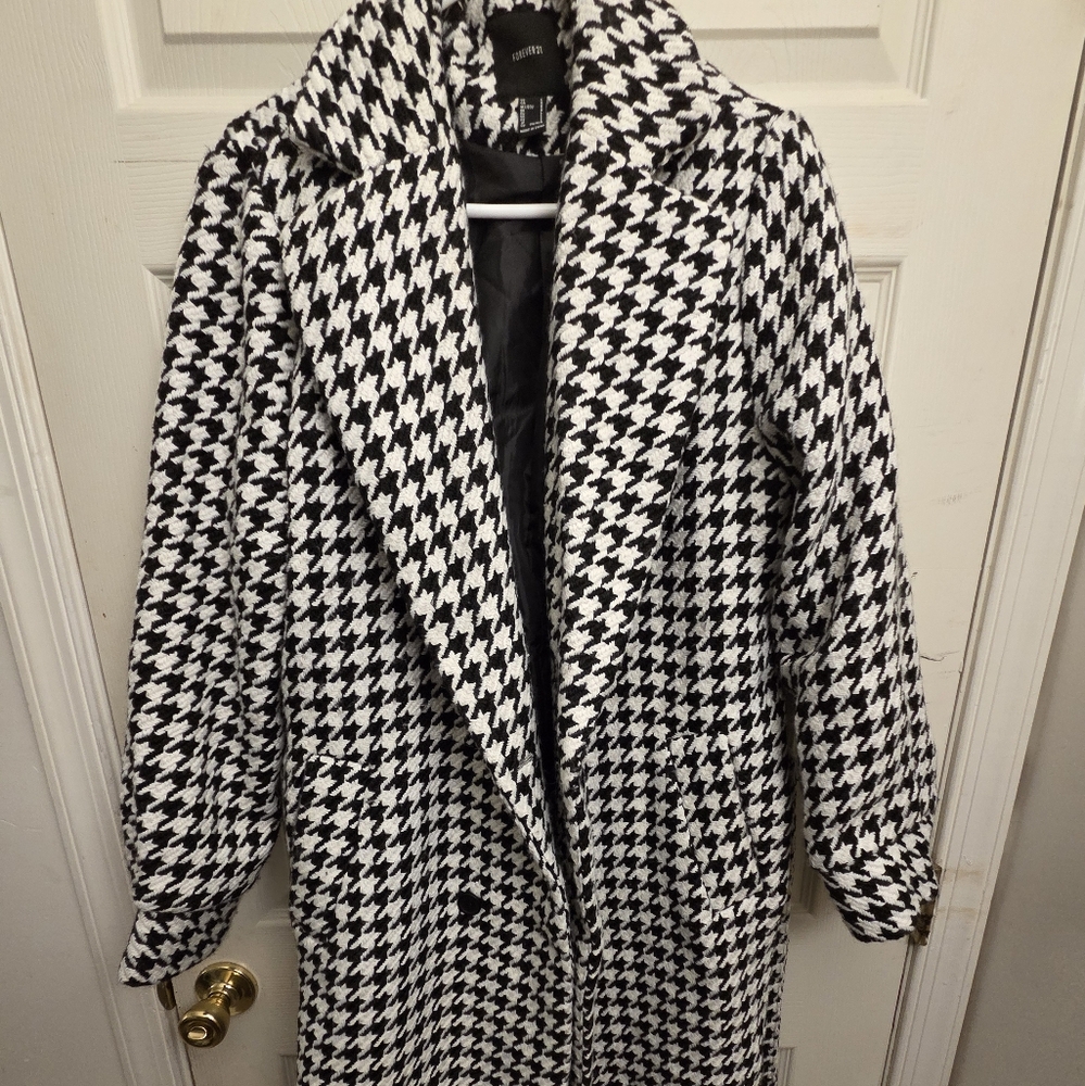 Black and White Houndstooth Coat